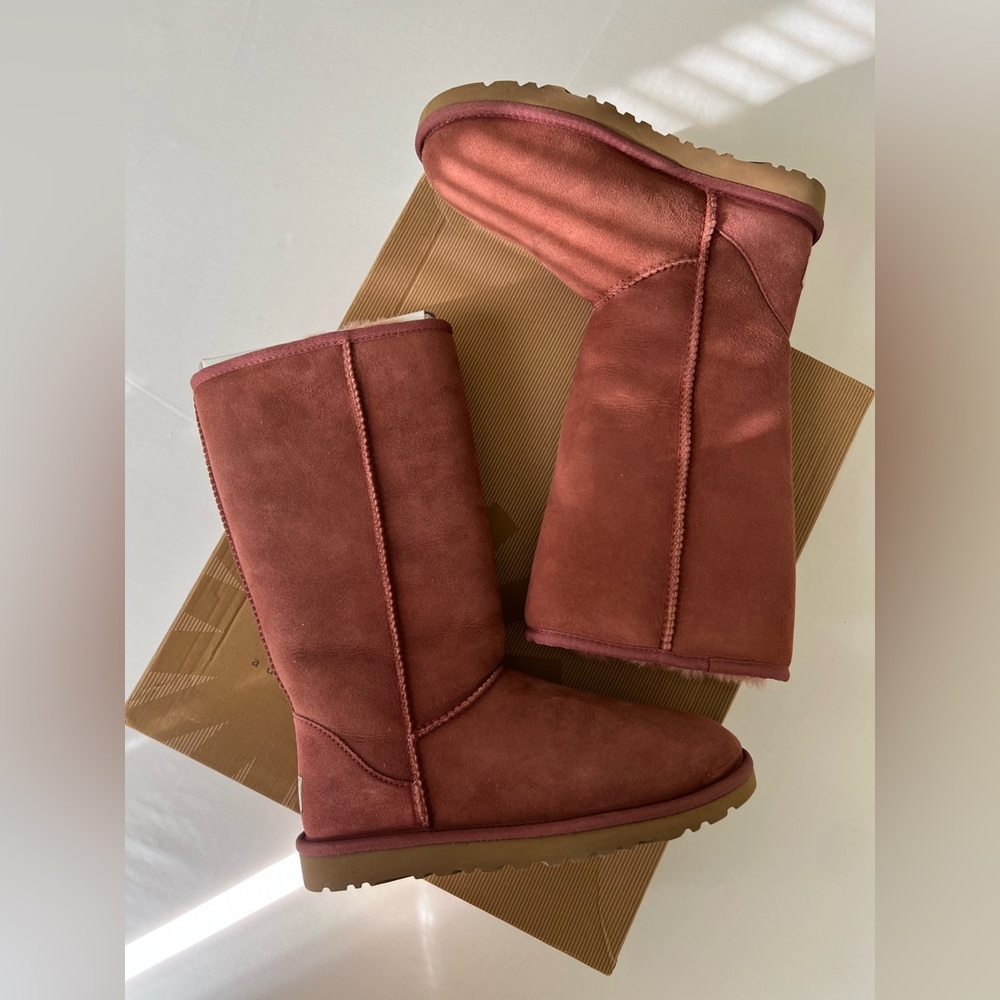 UGG Australia Classic Tall 6 Auburn